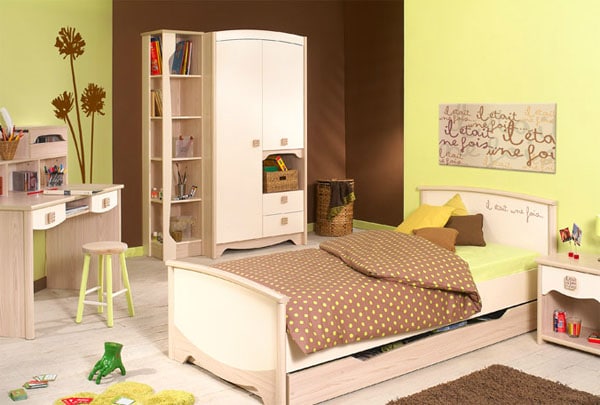 Chambre enfant marron et anis