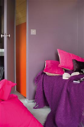 Petite chambre couleurs flashy