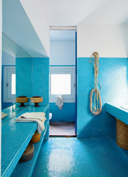 Salle de bain mosaïque bleue 