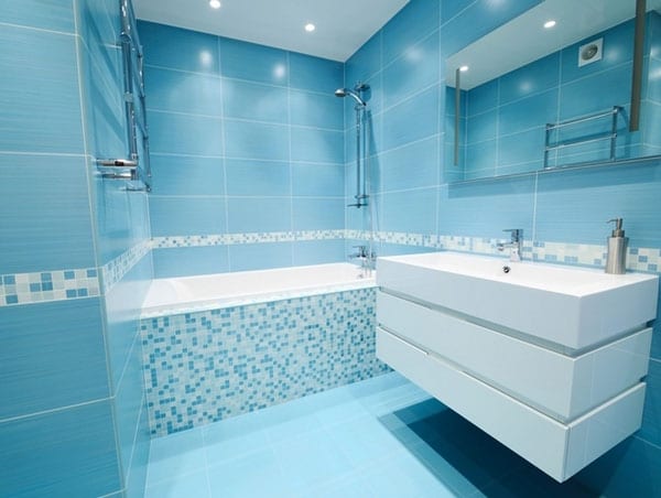 Salle de bain grise bleutée moderne
