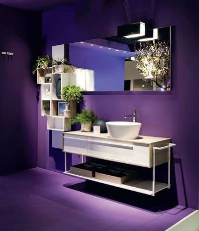 Salle de bain violette