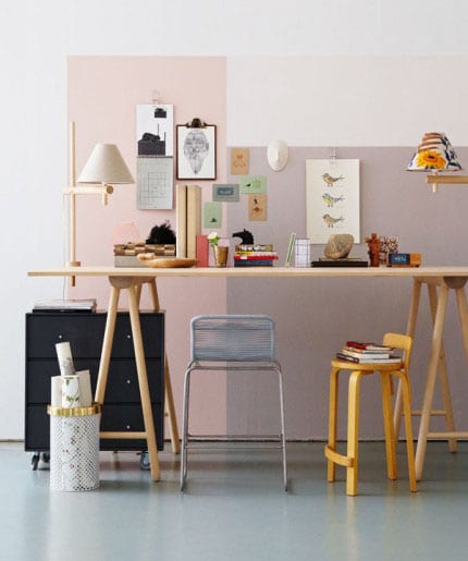 bureau avec des tréteaux 