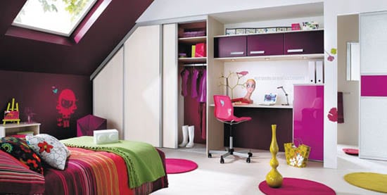 chambre enfant sous les combles violette et rose