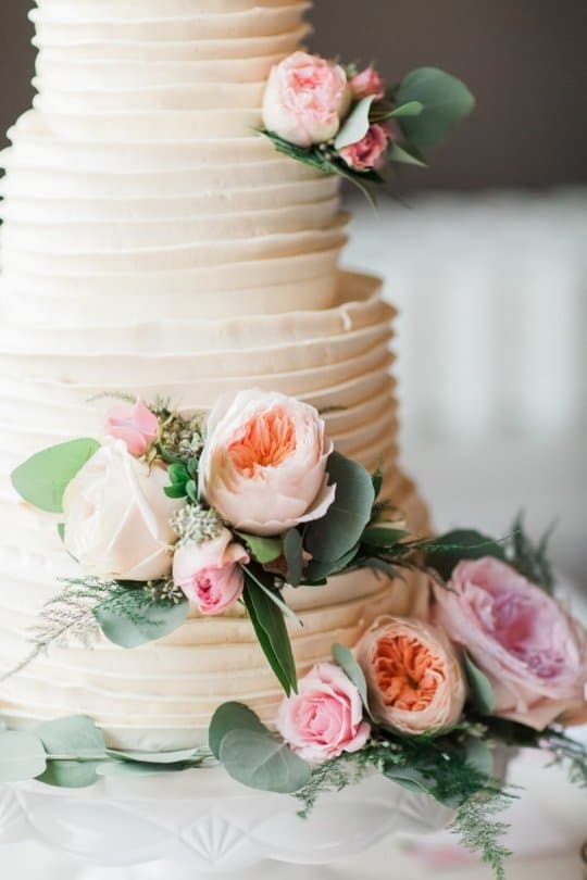 Gateau de mariage fleuri 13