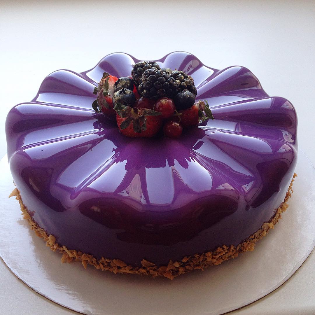 Gâteau original glaçage brillant violet