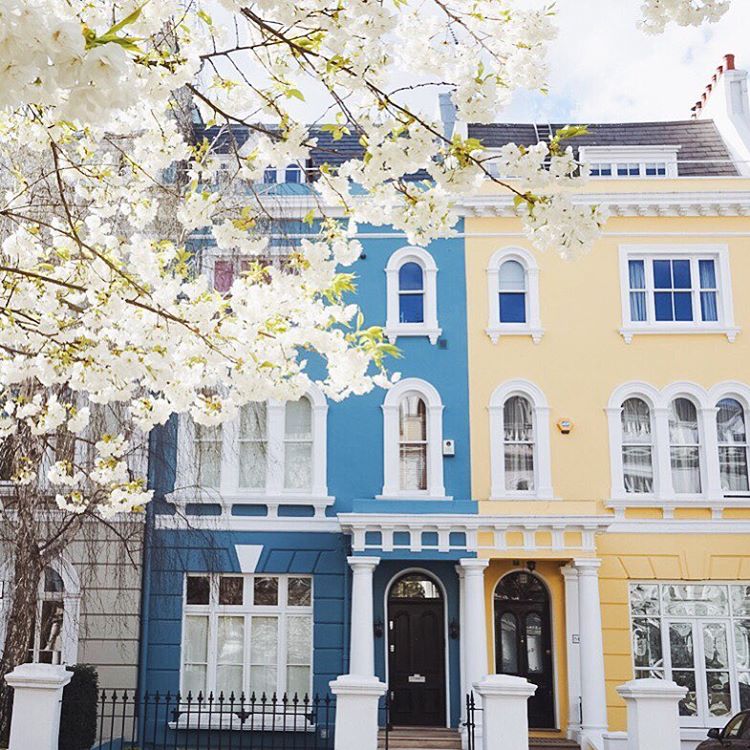 maisons londoniennes façades colorées Notthing Hill