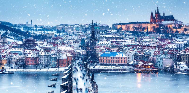 Prague sous la neige paysages enneigés