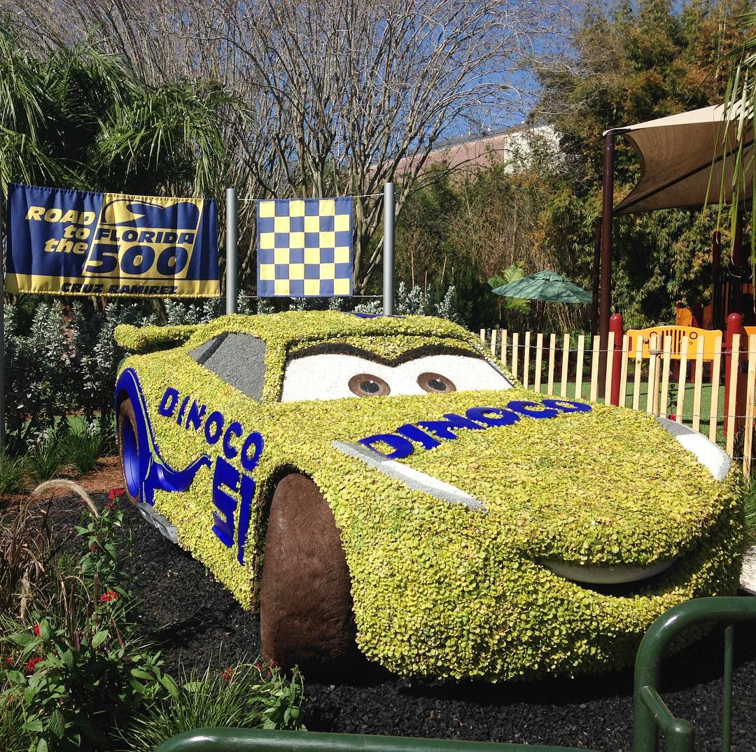 sculpture feuillage cars sculptures Disney
