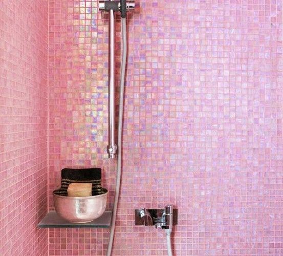 salle de bain rose mosaique