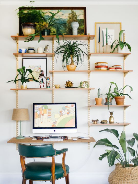 bureau et etageres de rangement