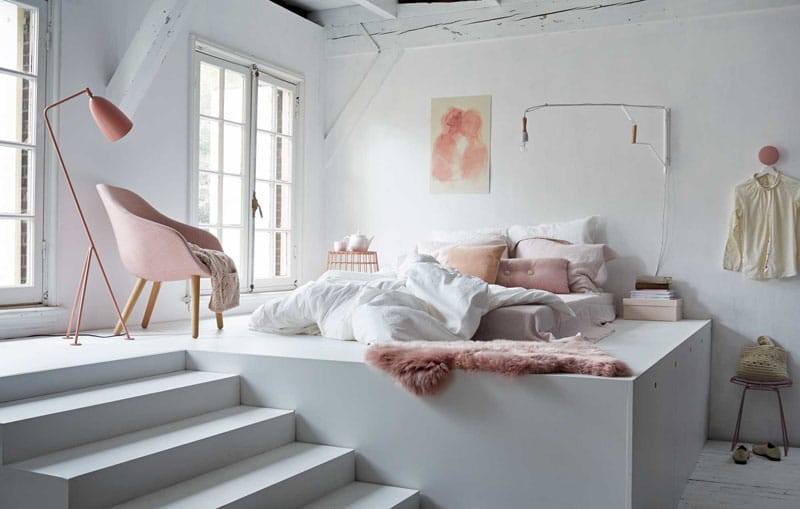 chambre hygge scandinave rose et blanche