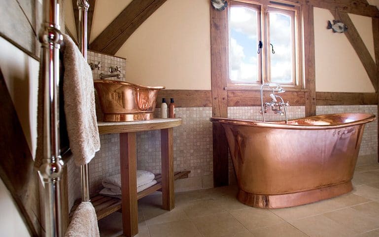 baignoire en cuivre salle de bain