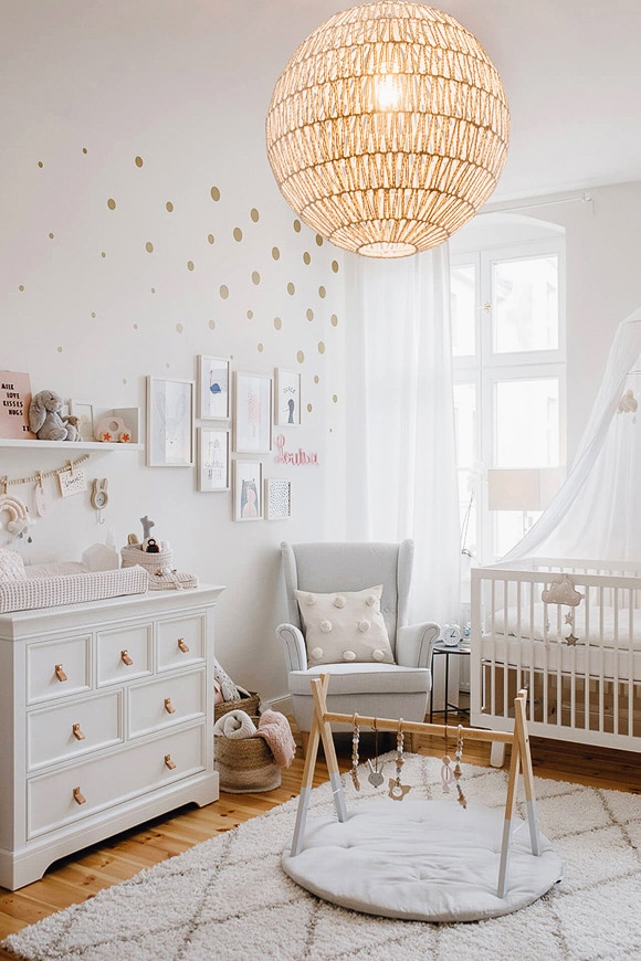 chambre bebe contemporaine blanche