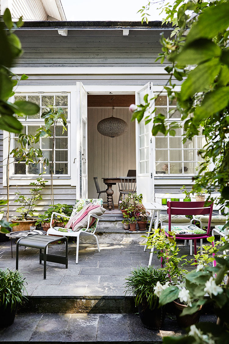 patio entouré de nature