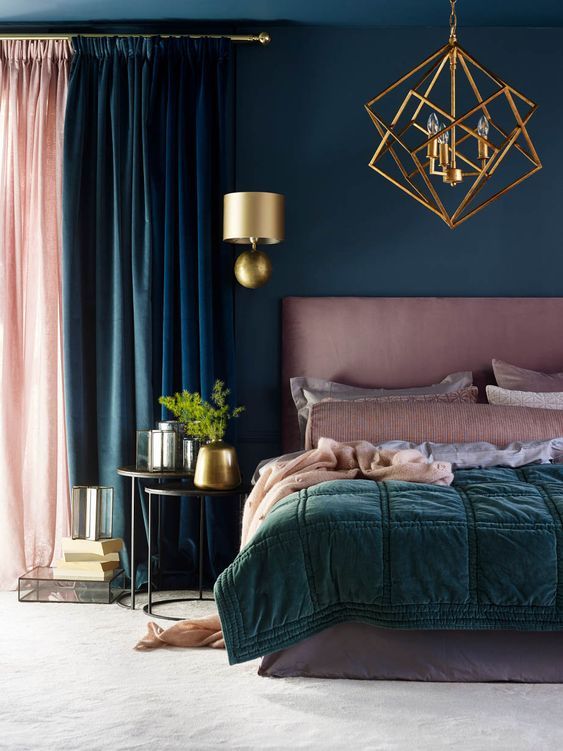 chambre bleu nuit et rose pastel