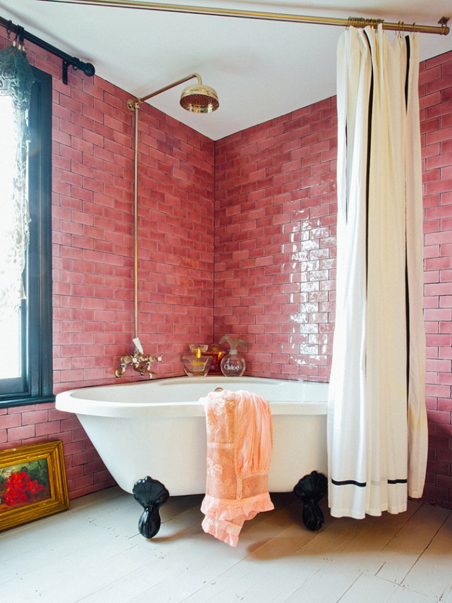 salle de bain vieux rose