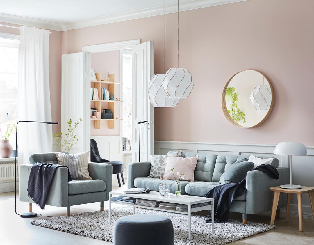 Ikea salon contemporaine gris et rose pastel