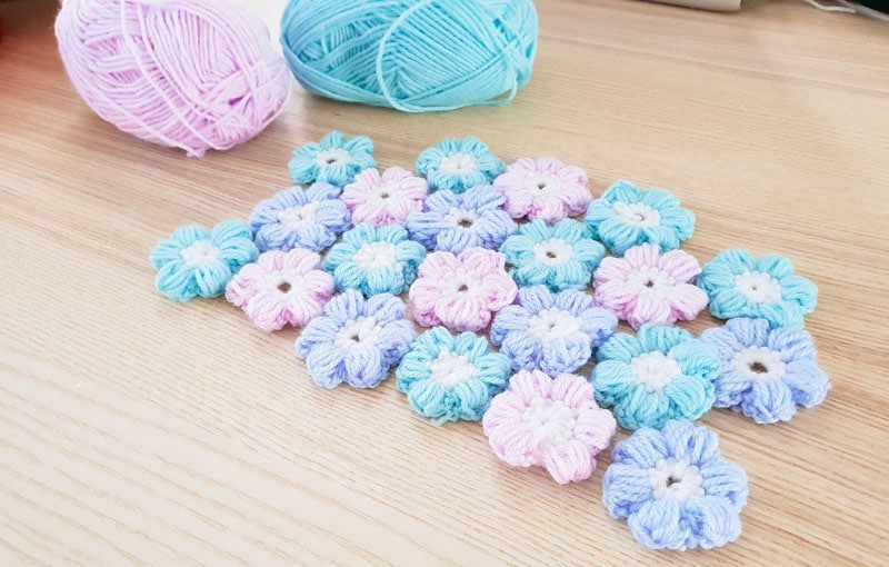 tapis en fleurs de laine au crochet