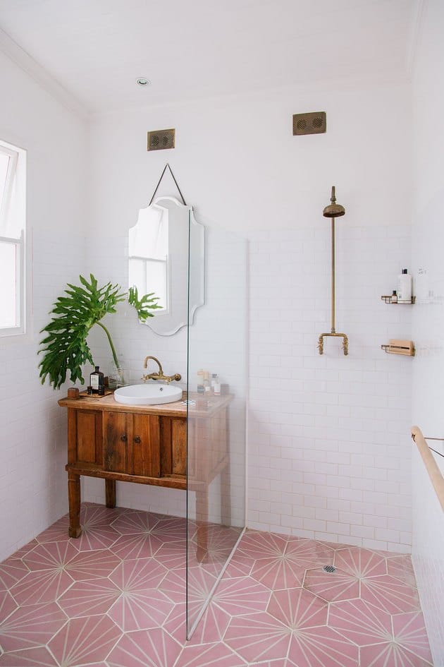 carreaux de ciment roses salle de bain - Pink floor tiles bathroom