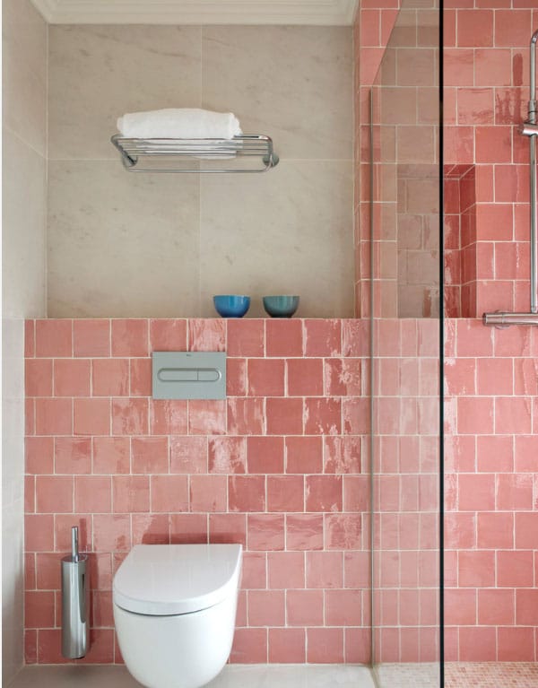 salle de bain carrelage rose