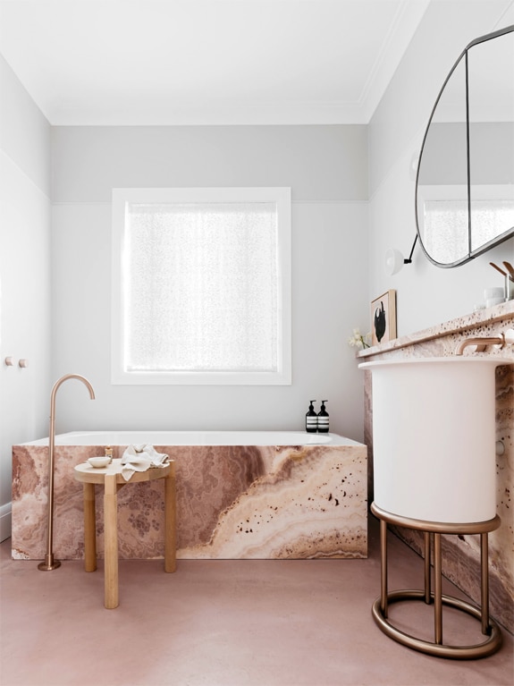 salle de bain marbre beige