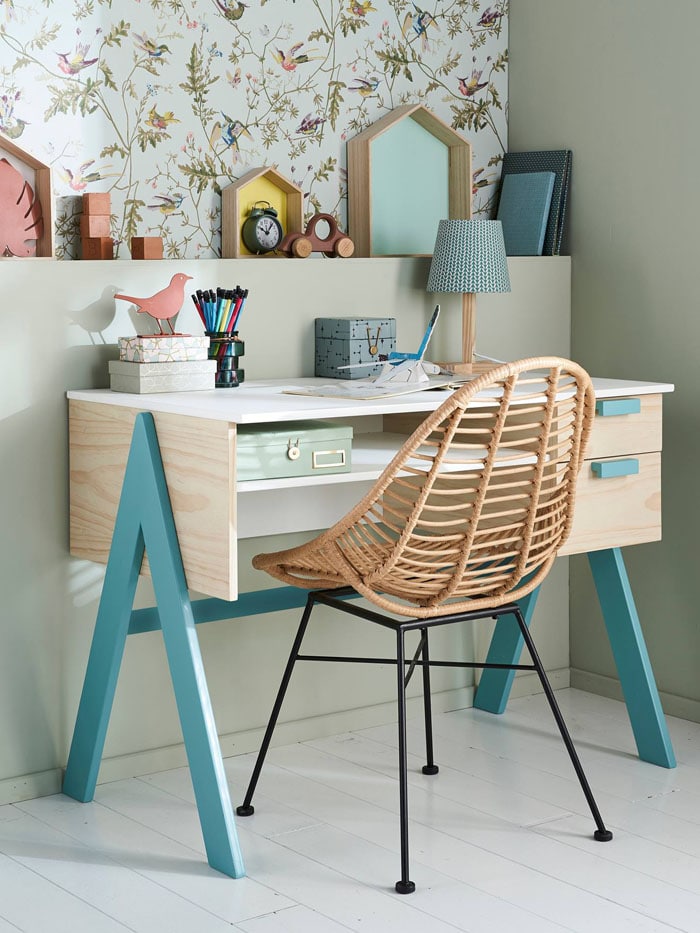 bureau enfant en bois et bleu vert turquoise