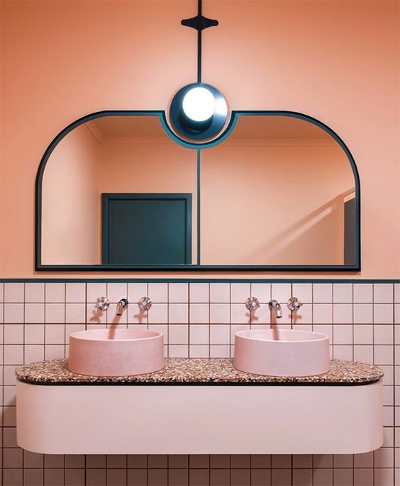 salle de bain minimaliste rose et beige