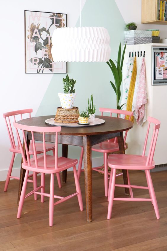 salle à manger chaises roses