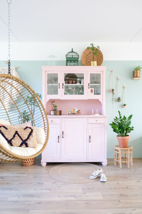 armoire rose pastel